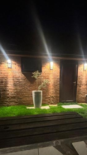 NEW Ye-Nyasha Stylish Retreat Hideaway in Farnham