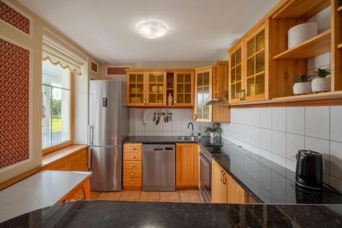 Luxury Waterfront Retreat with Panorama Room & Sauna at Sinso Talu in Rutikvere