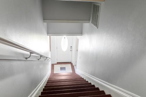 Elegant 4BR Condo in Downtown - image 13