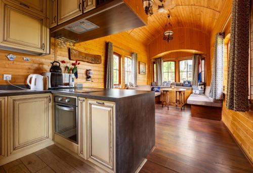 Dutch hausboat "MOLENDIEP" built 1909