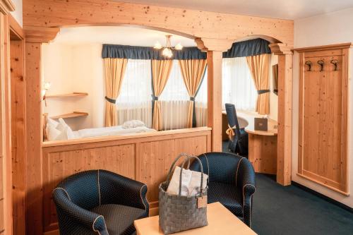 room detail thumbnail 1