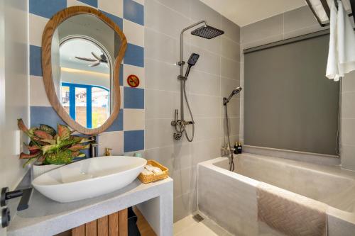 room detail thumbnail 2