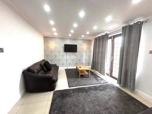 Luxury 4 Bedroom House with Free Parking gîte à louer Gidea Park Railway Station