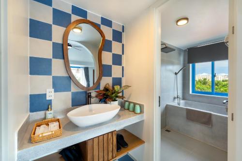 room detail thumbnail 2