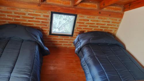 2 twin beds