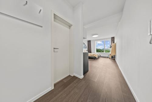 Modern city-center apartment with castle view, Bratislava (photo 9)