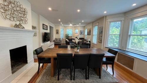 Grand Bergen Home Near NYC-Shops in Rochelle Park (NJ)