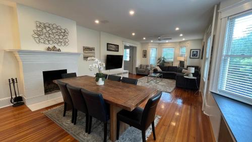 Grand Bergen Home Near NYC-Shops in Rochelle Park (NJ)