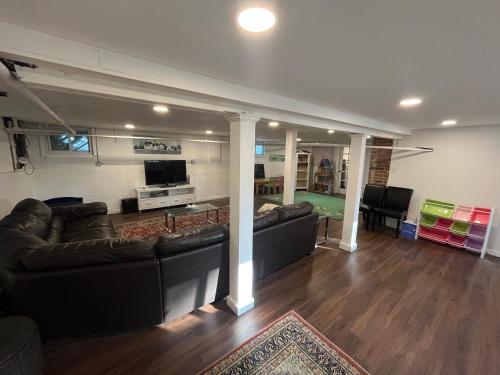 Grand Bergen Home Near NYC-Shops in Rochelle Park (NJ)