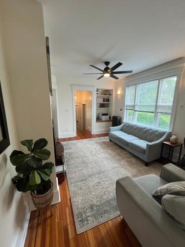 Grand Bergen Home Near NYC-Shops in Rochelle Park (NJ)