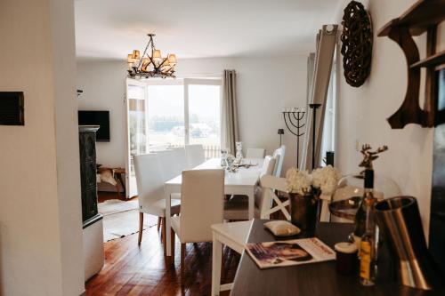 Chalet Austria, famous ski areas around us, 15 min to salzburg city, direct mountain view, up to 10  in Dechl