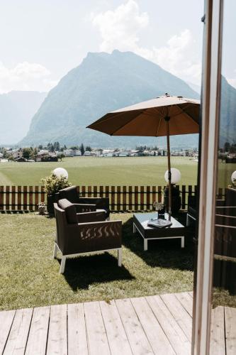 Chalet Austria, famous ski areas around us, 15 min to salzburg city, direct mountain view, up to 10  in Dechl