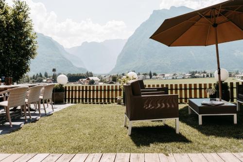 Chalet Austria, famous ski areas around us, 15 min to salzburg city, direct mountain view, up to 10  in Dechl