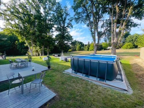 Chambres d'hôtes ''La Clairière aux Chênes'' (Chambres d'hotes ''La Clairiere aux Chenes'') in แทรลิเย