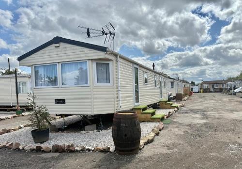 Four-bed Delta Caravan, Uddingston, Glasgow Located in Uddingston, Glasgow at Maryville Caravan Site