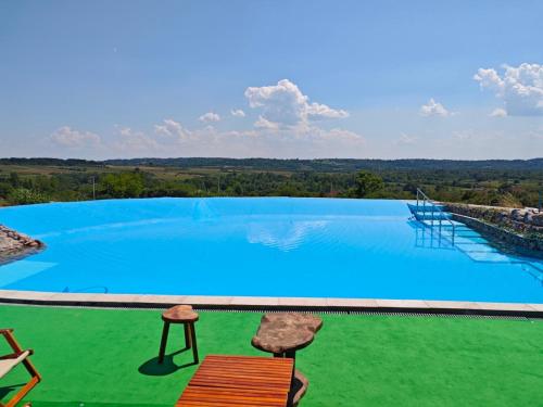 Vikendica sa bazenom u blizini Beograda - Veliki Borak