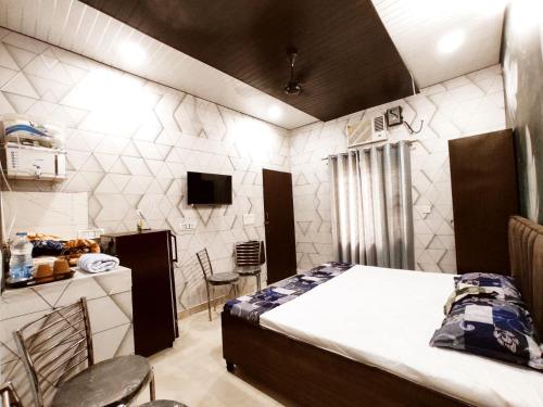 S & A HOMESTAY & PG - Budget Rooms Near LPU Phagwara LAW Gate, Phagwāra (foto 9)