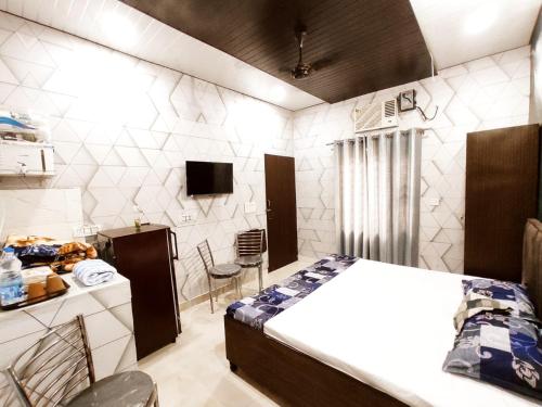 S & A HOMESTAY & PG - Budget Rooms Near LPU Phagwara LAW Gate, Phagwāra (foto 10)