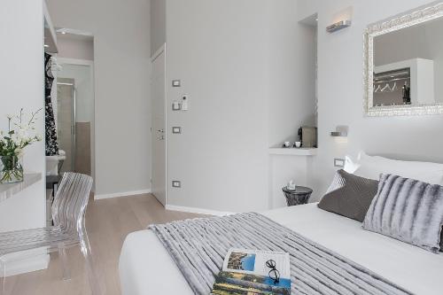 Colosseum Corner - image 4