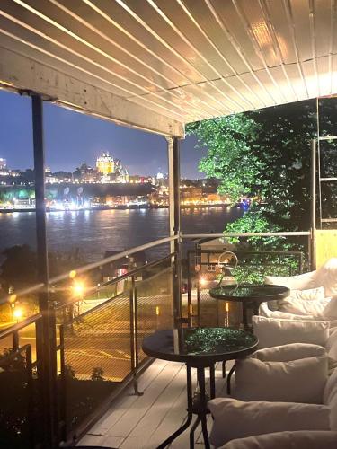 Royal View Frontenac Balconies 6 bedrooms 15 guests