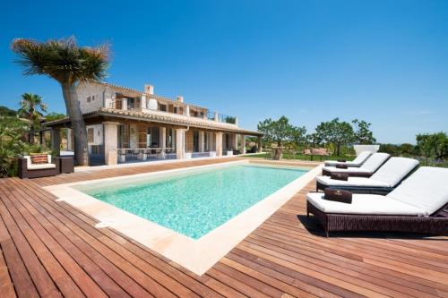 Unwind in Style: 5 Bedroom Villa in Selva, 1454, Selva
