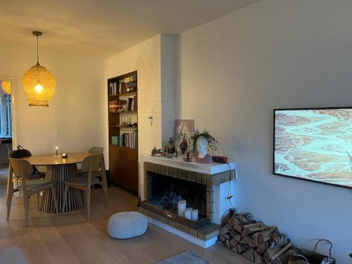 Scandinavian apartment with fireplace, Helsinki (foto 6)