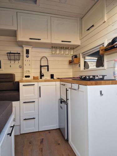 Cozy Campervan Albania, Tirana (Foto 4)
