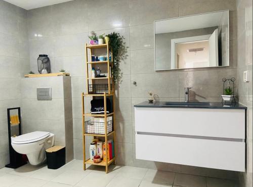Only one room - Hadera Center in Hadera