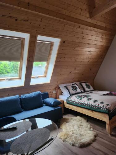 1 queen bed, 1 sofa bed