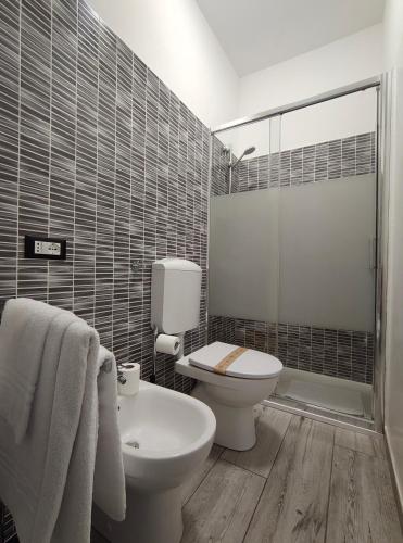 L.ADY HOME - image 4