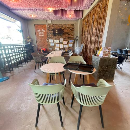 Restaurant, Koh Nin "Private Mangrove Isle" in Palian