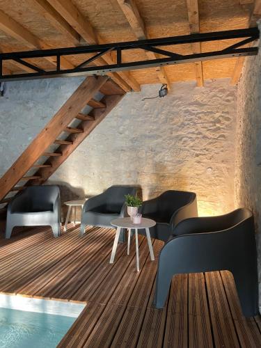 Swimming pool, Suites zen dans maison d'hotes avec piscine interieure et jardin in Ventenac-Cabardes