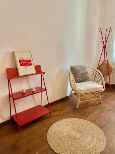 Suites zen dans maison d'hotes avec piscine interieure et jardin in Ventenac-Cabardes