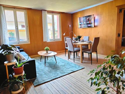 Interlaken house with Harder Kulm view · Matten