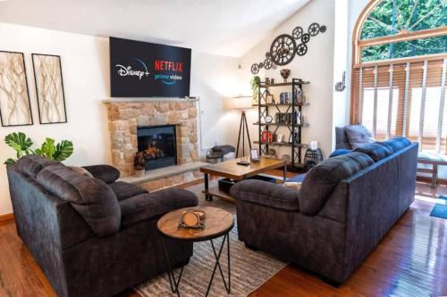 Facilities, Serenity Falls - Stylish 4Bdr Mountain Retreat, Hot Tub, Pool in Bushkill (PA)