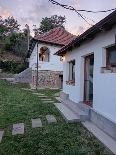 Micul conac in Oeştii Ungureni