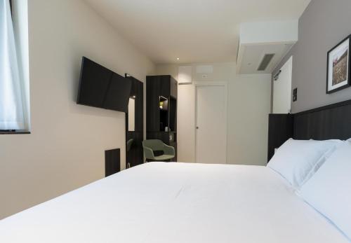 Double or twin room, city view