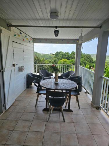 CHARMANT HAUT DE VILLA AVEC PISCINE PARTAGEE in Le Vauclin