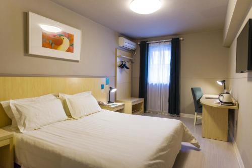 Jinjiang Inn Fushun Yongan City Wanda The Square Hotel Set in a prime location of Fushun Shi, Jinjiang Inn Fushun Yongan City Wanda The Square puts everything the city has to offer just outside your doorstep. The property offers a wide range of amenities