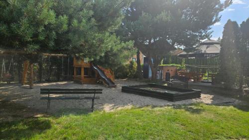 Зовнішній вигляд готелю, Wyspa Kampinos in Сочазев