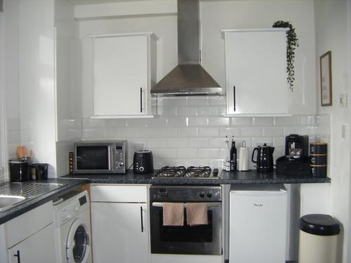 Cozy hotel-style city apartment with free parking in เวิร์ตลีย์