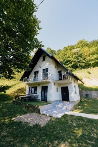 Villa Mostanica, Kozarska Dubica in Dera