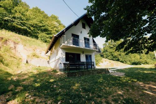 Villa Mostanica, Kozarska Dubica in Dera
