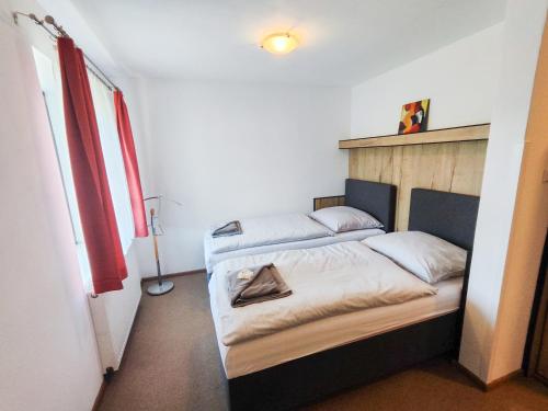2 twin beds