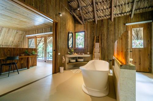 Baño, Reserva Icara in Livingston