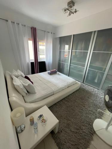 Quarto privado num apartamento partilhado in ซากาเวม