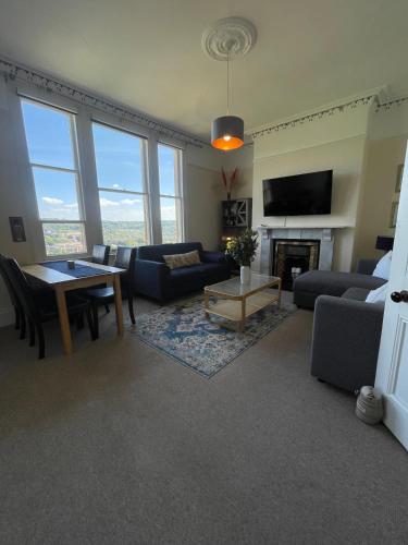 Luxurious Belgrave House with Stunning Bath Views, Бат