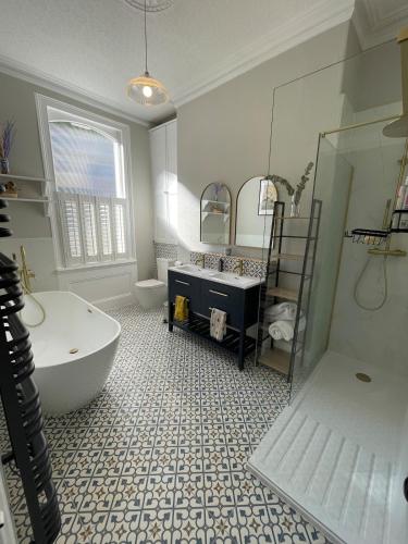 Luxurious Belgrave House with Stunning Bath Views, Бат (фото 5)