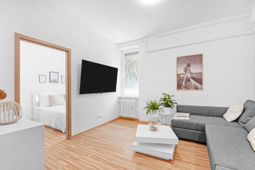 Spacious 3BR Apt by Bus station Nivy Mall with AC, Bratysława (zdjęcie 11)