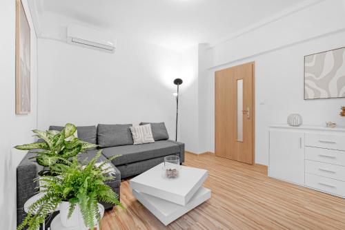 Spacious 3BR Apt by Bus station Nivy Mall with AC, Bratysława (zdjęcie 2)